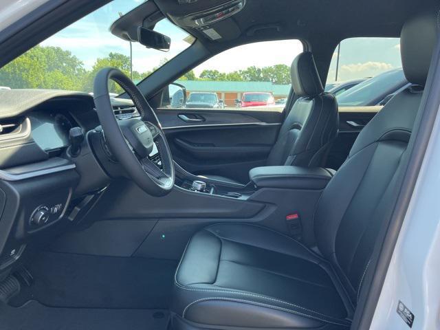 new 2025 Jeep Grand Cherokee car, priced at $46,900