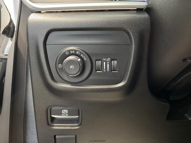 used 2023 Jeep Grand Cherokee car, priced at $34,148