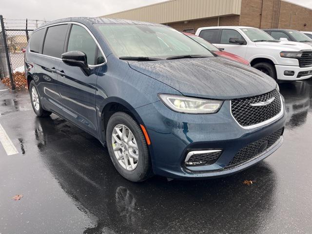 new 2025 Chrysler Pacifica car, priced at $44,640