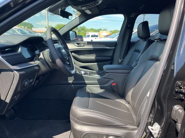 new 2025 Jeep Grand Cherokee car, priced at $47,495