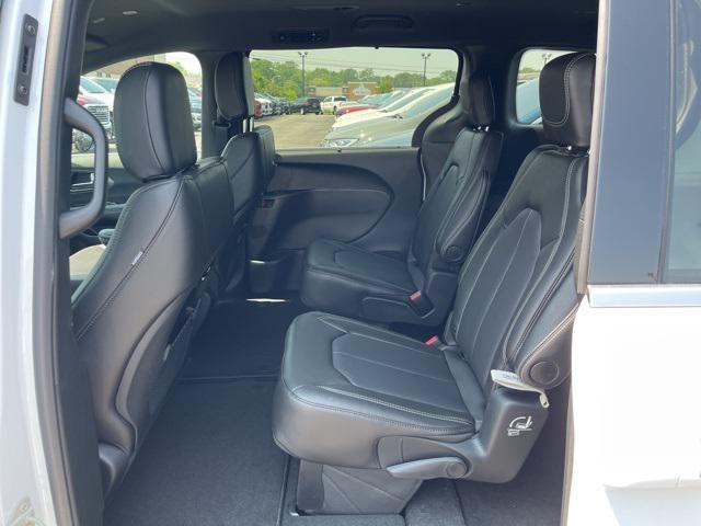 new 2025 Chrysler Pacifica car, priced at $45,725