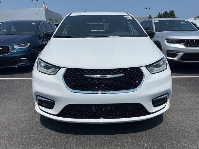 new 2025 Chrysler Pacifica car, priced at $45,725