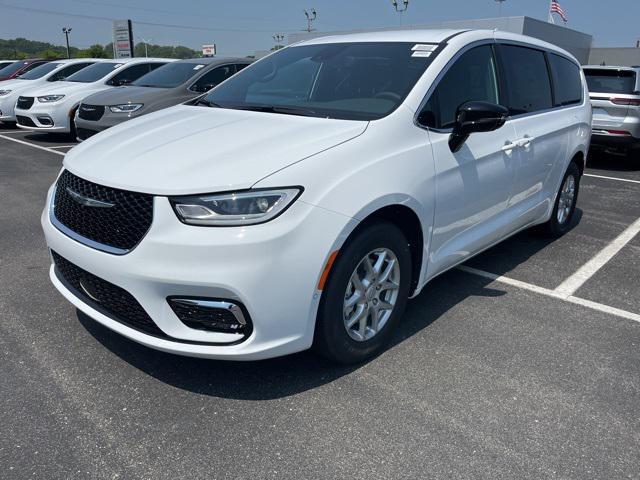 new 2025 Chrysler Pacifica car, priced at $45,725