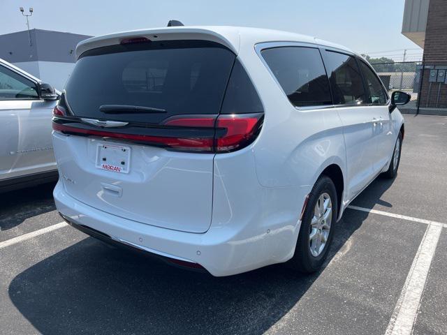 new 2025 Chrysler Pacifica car, priced at $45,725