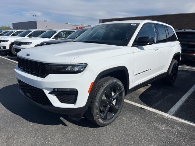 new 2025 Jeep Grand Cherokee car, priced at $49,625