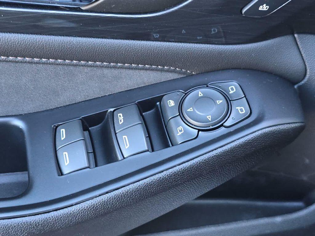 used 2023 Chevrolet Traverse car, priced at $44,992