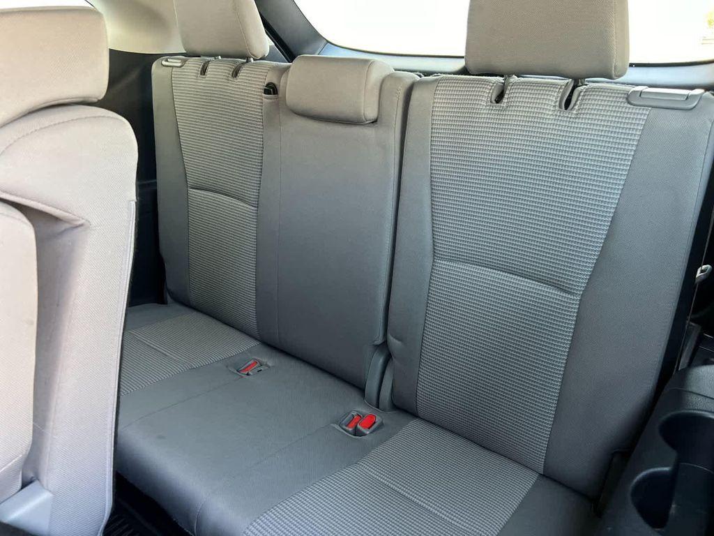 used 2021 Toyota Highlander Hybrid car, priced at $29,990