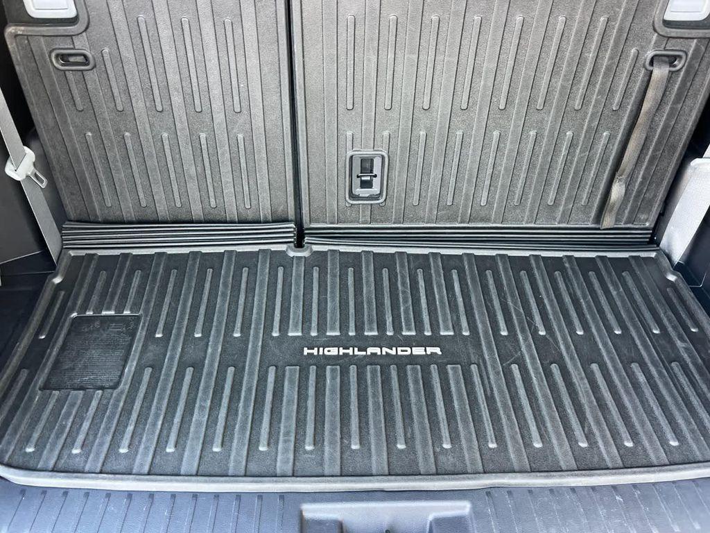 used 2021 Toyota Highlander Hybrid car, priced at $29,990