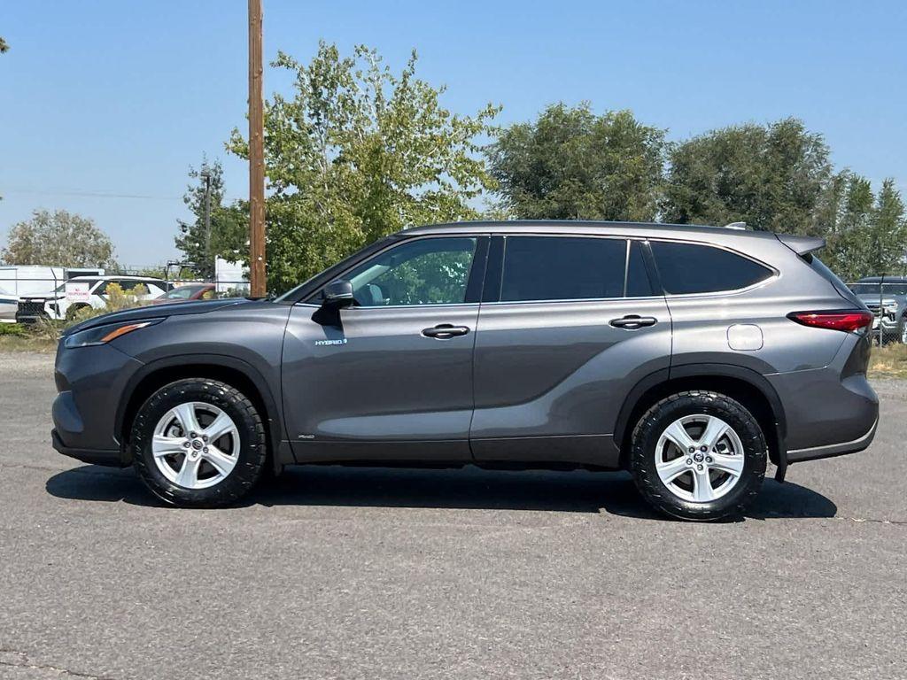 used 2021 Toyota Highlander Hybrid car, priced at $29,990