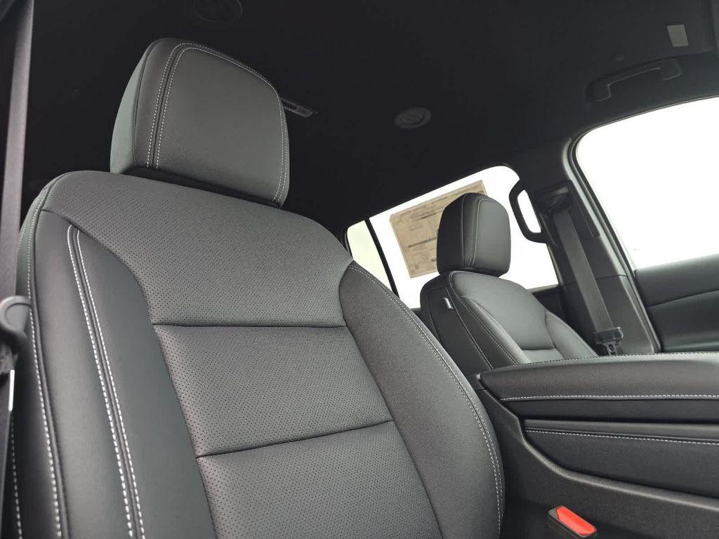 new 2026 Chevrolet Traverse car, priced at $52,040