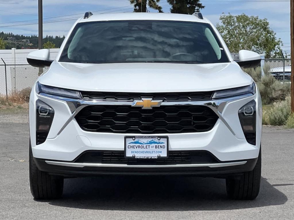 new 2025 Chevrolet Trax car, priced at $24,095