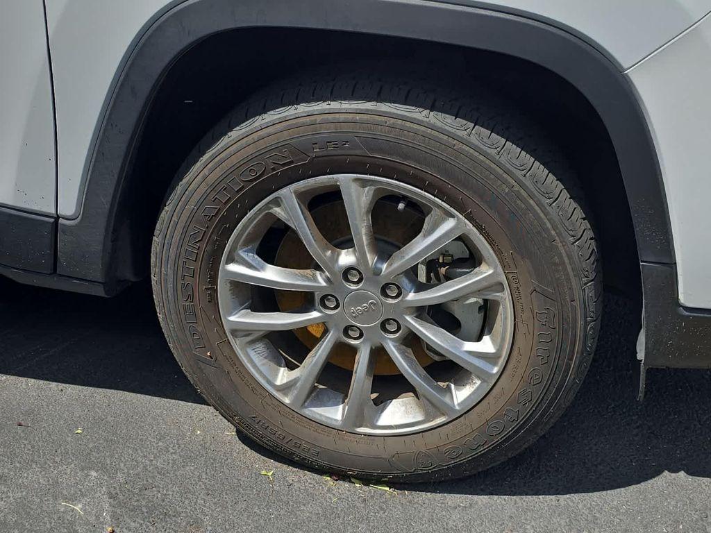 used 2022 Jeep Cherokee car, priced at $24,990