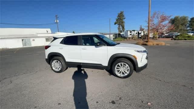 new 2025 Chevrolet TrailBlazer car, priced at $27,535