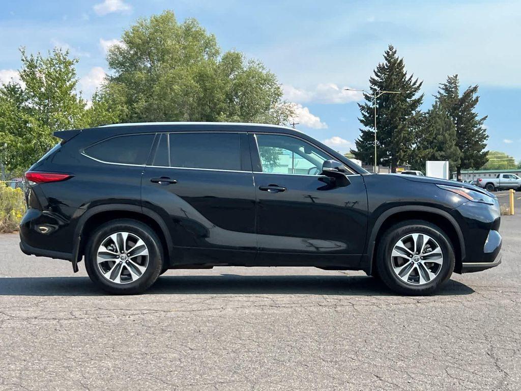 used 2022 Toyota Highlander car, priced at $30,990