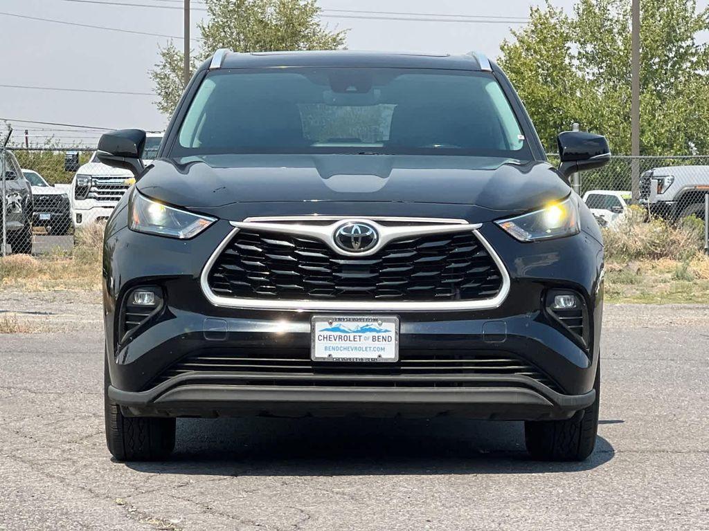 used 2022 Toyota Highlander car, priced at $30,990