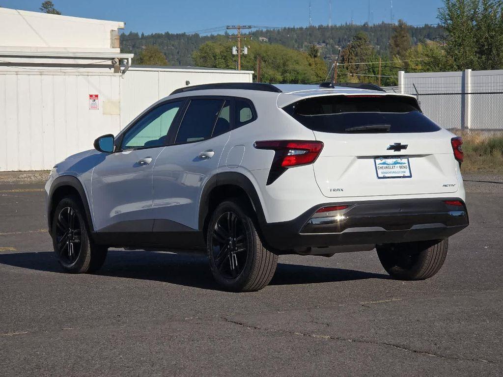 new 2025 Chevrolet Trax car, priced at $27,085