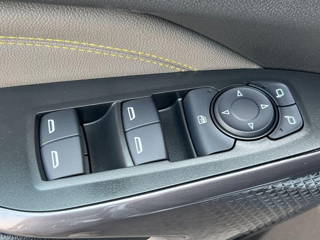 new 2025 Chevrolet Trax car, priced at $27,085