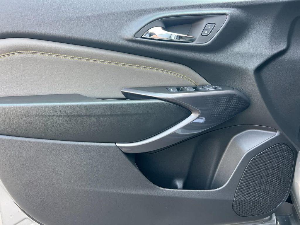 new 2025 Chevrolet Trax car, priced at $27,085
