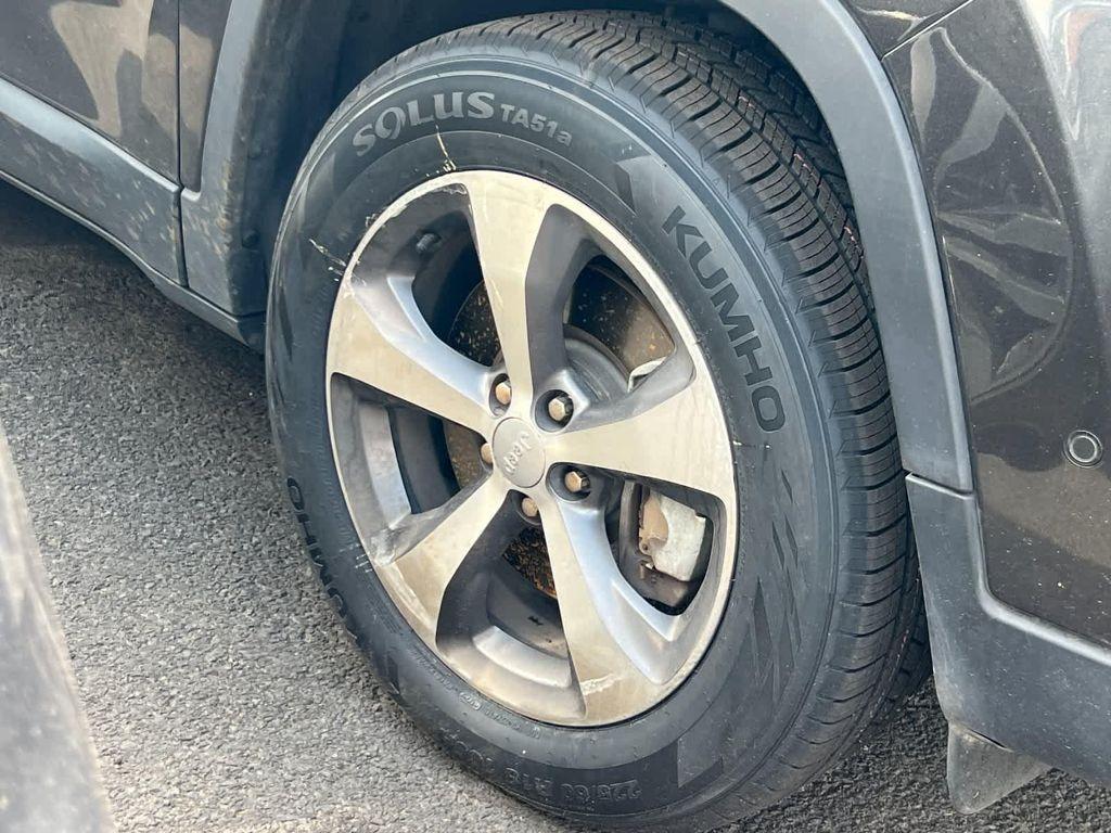 used 2020 Jeep Cherokee car, priced at $20,990