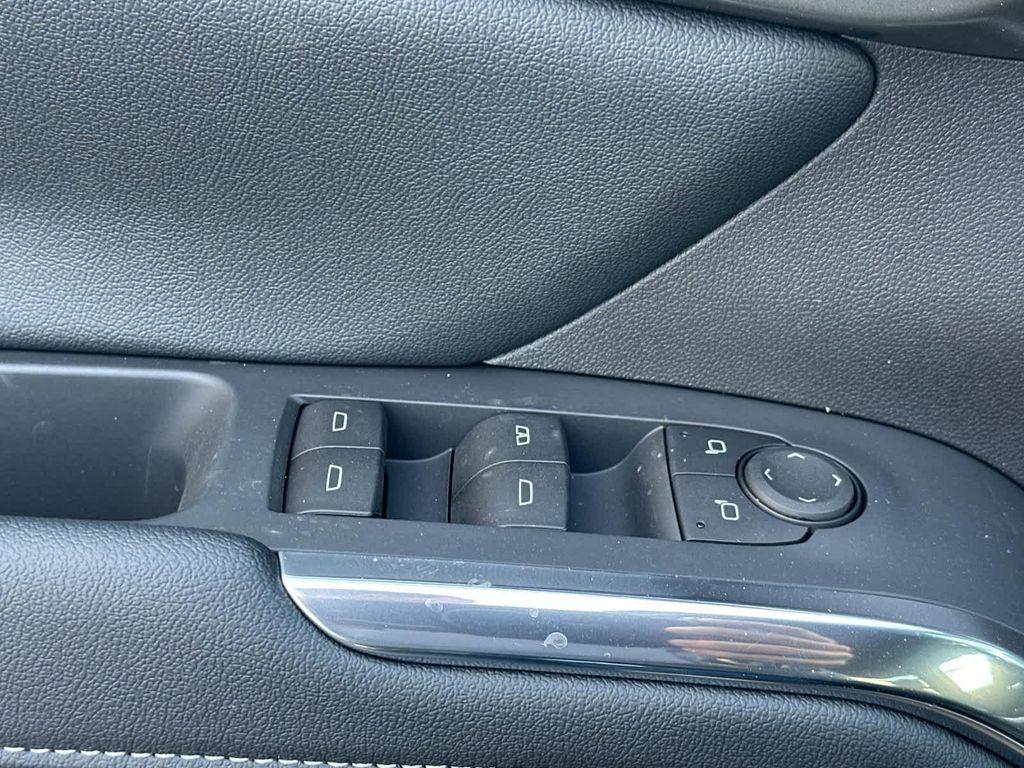 new 2025 Chevrolet Traverse car, priced at $44,380