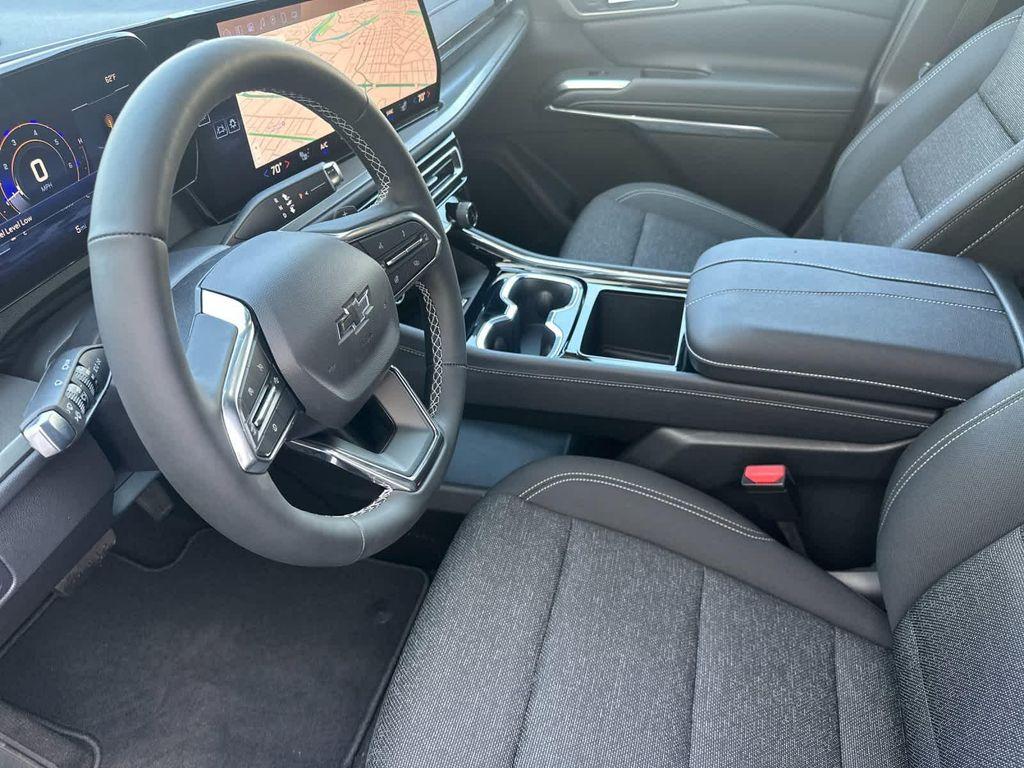 new 2025 Chevrolet Traverse car, priced at $44,380