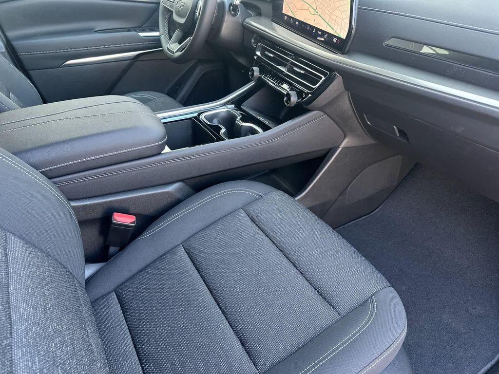 new 2025 Chevrolet Traverse car, priced at $44,380