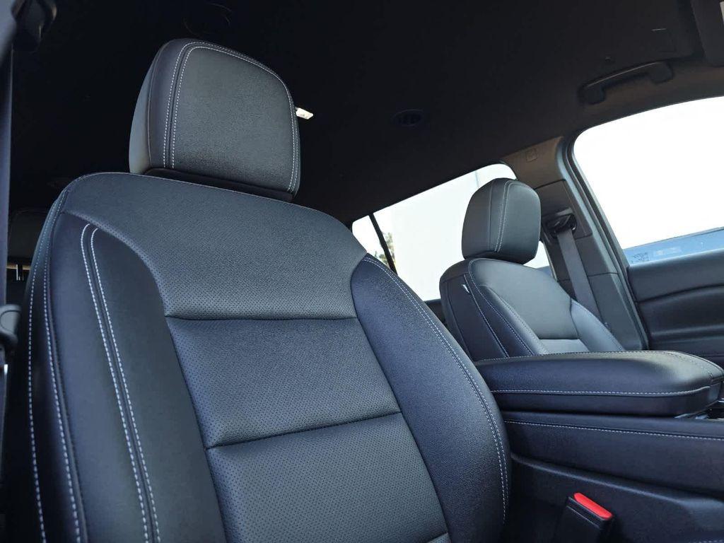 new 2025 Chevrolet Traverse car, priced at $43,495