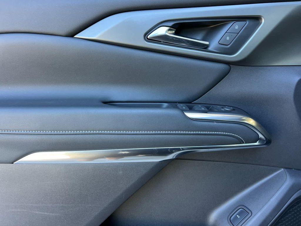 used 2025 Chevrolet Traverse car, priced at $39,994