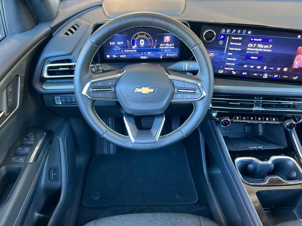 used 2025 Chevrolet Traverse car, priced at $39,994