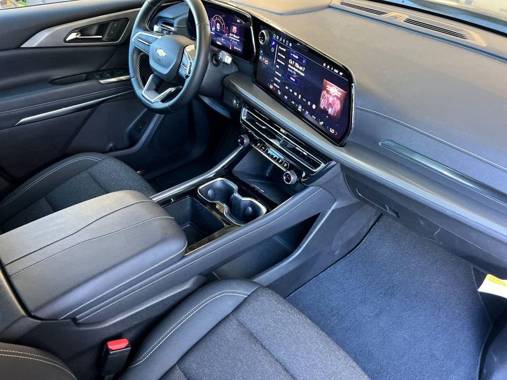 used 2025 Chevrolet Traverse car, priced at $39,994