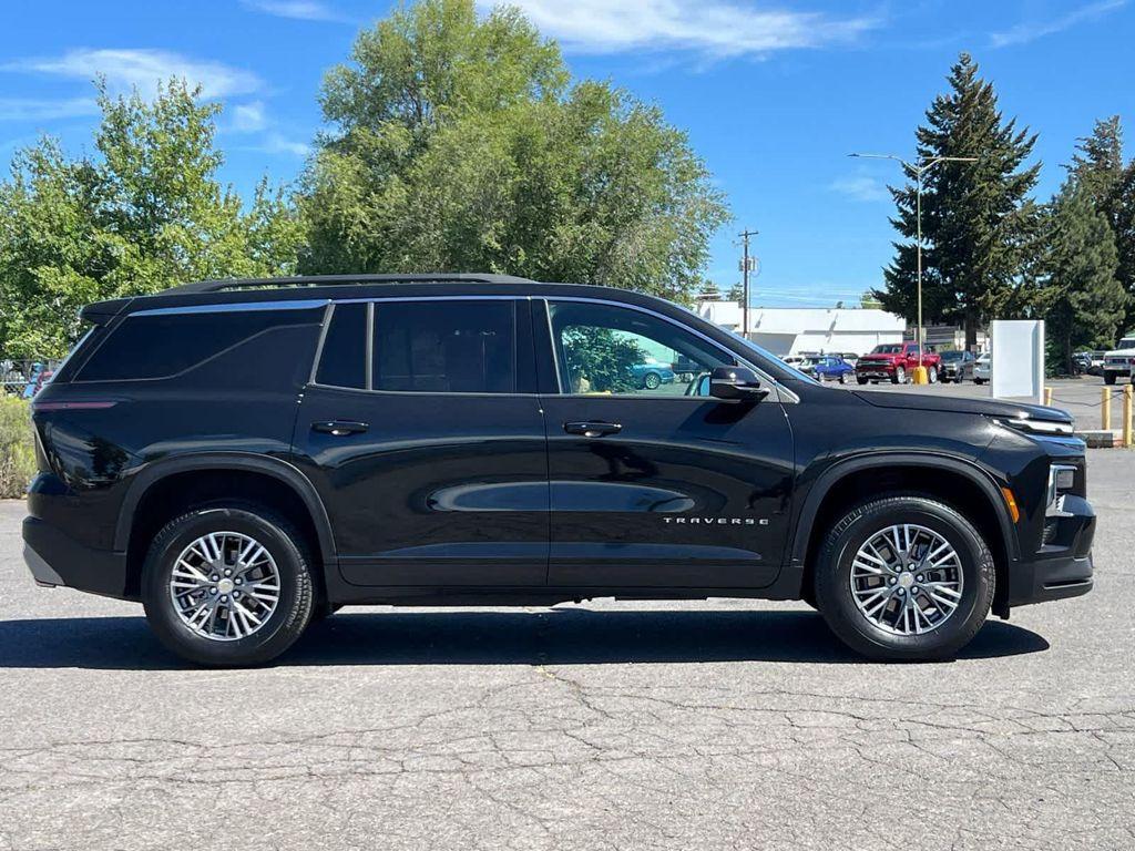 used 2025 Chevrolet Traverse car, priced at $39,994