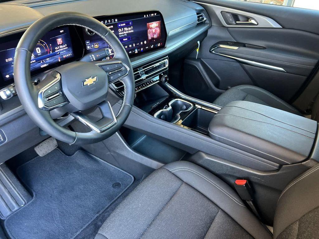 used 2025 Chevrolet Traverse car, priced at $39,994