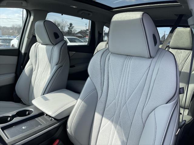 new 2025 Acura MDX car, priced at $67,650