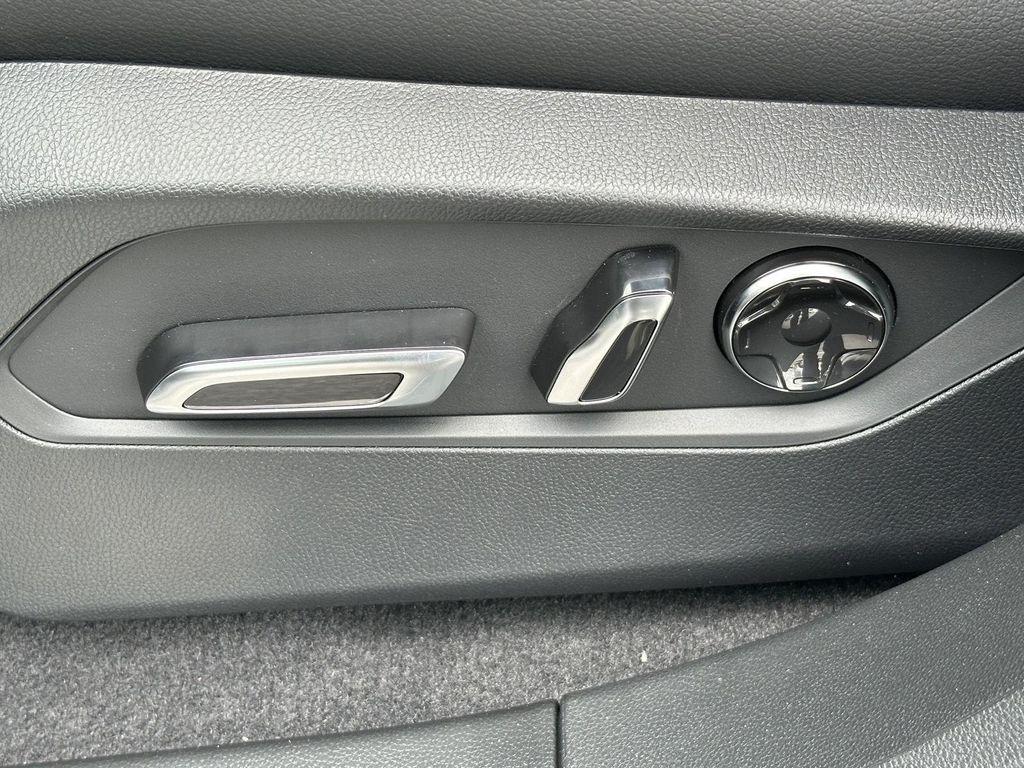 new 2025 Acura RDX car, priced at $46,650