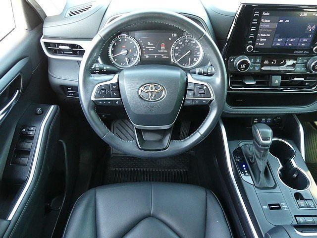 used 2022 Toyota Highlander car, priced at $32,477