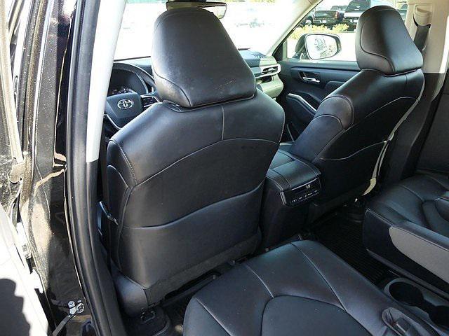 used 2022 Toyota Highlander car, priced at $32,477