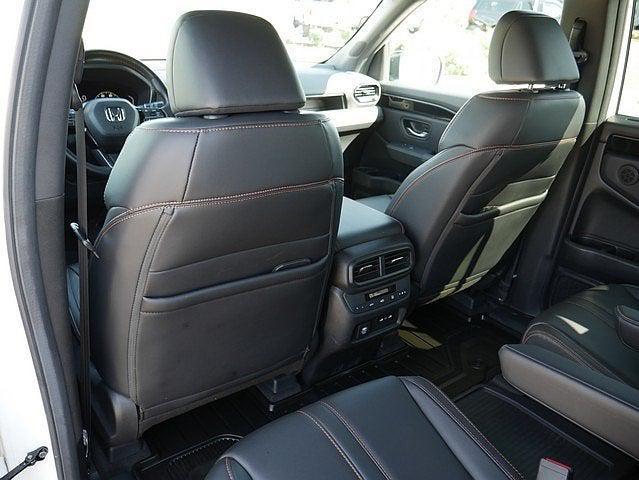 used 2025 Honda Pilot car, priced at $43,477