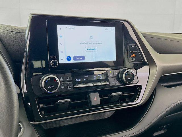 used 2023 Toyota Highlander car, priced at $36,995