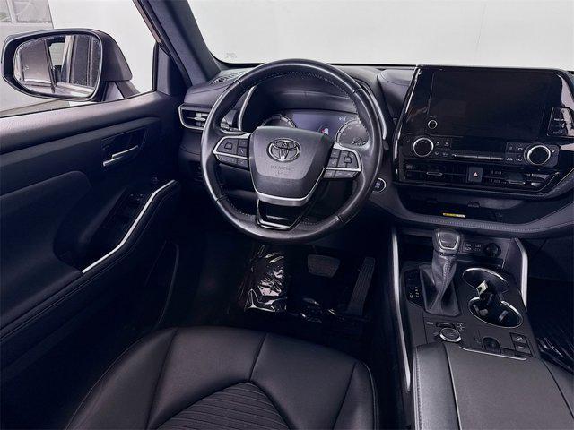 used 2023 Toyota Highlander car, priced at $44,995