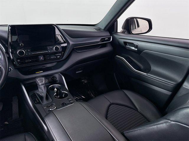 used 2023 Toyota Highlander car, priced at $44,995