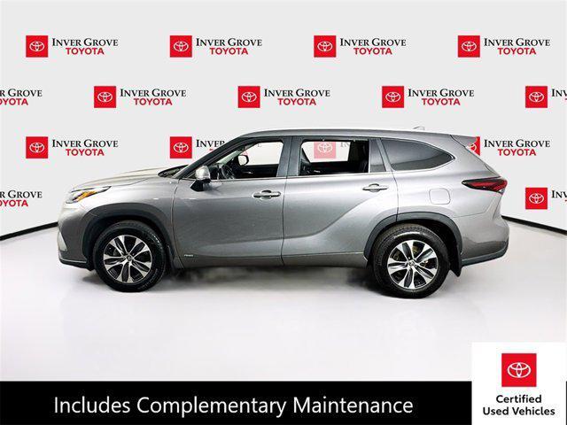 used 2025 Toyota Highlander Hybrid car, priced at $52,995