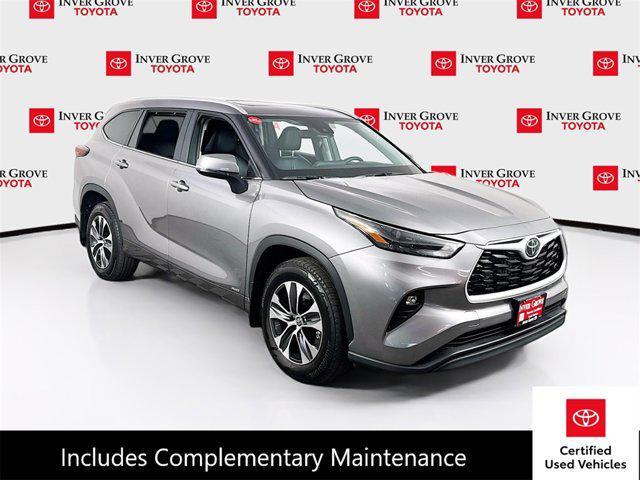 used 2025 Toyota Highlander Hybrid car, priced at $52,995