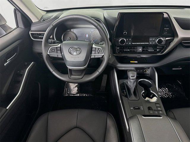 used 2025 Toyota Highlander Hybrid car, priced at $52,995