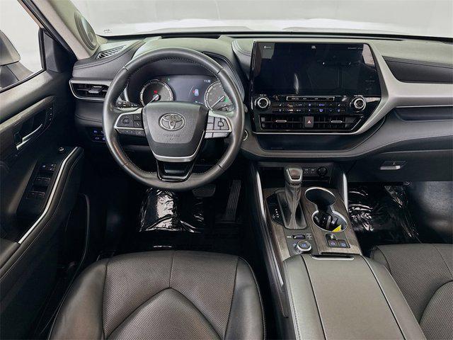 used 2022 Toyota Highlander car, priced at $44,995