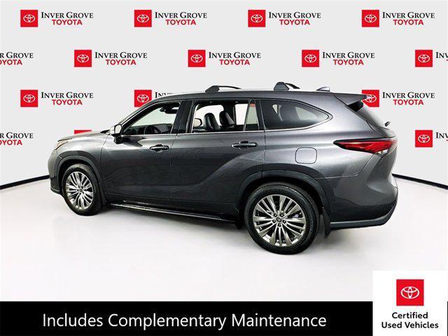 used 2022 Toyota Highlander car, priced at $44,995