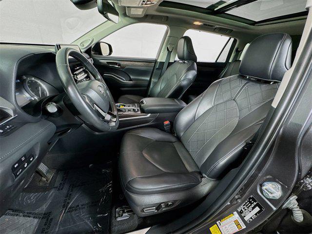 used 2022 Toyota Highlander car, priced at $44,995