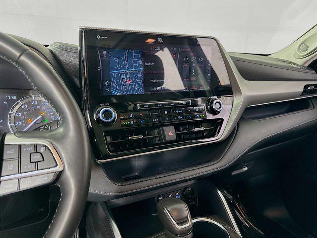 used 2022 Toyota Highlander car, priced at $44,995