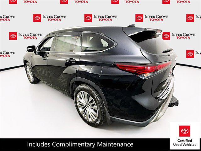 used 2022 Toyota Highlander car, priced at $39,995