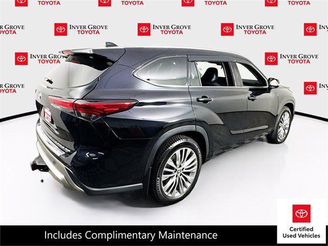 used 2022 Toyota Highlander car, priced at $39,995