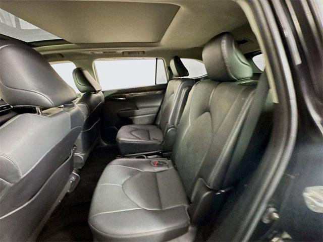 used 2022 Toyota Highlander car, priced at $39,995